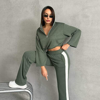Ladies sweat crop-top with hood and wide pants Chic and Style