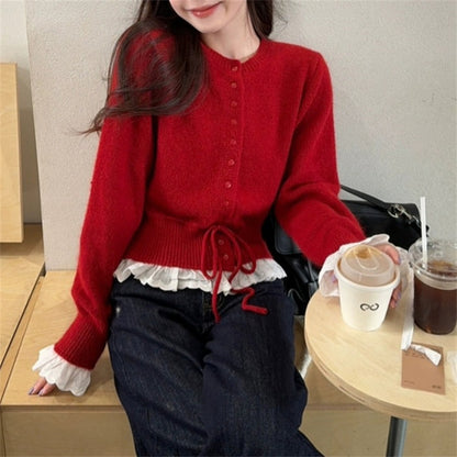 Cardigan en tricot romantique pour femmes avec dentelle et détails de boutons Chic und Stil