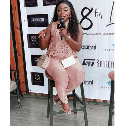 Combinaison pour femmes avec top en dentelle et pantalon cintré Chic und Stil