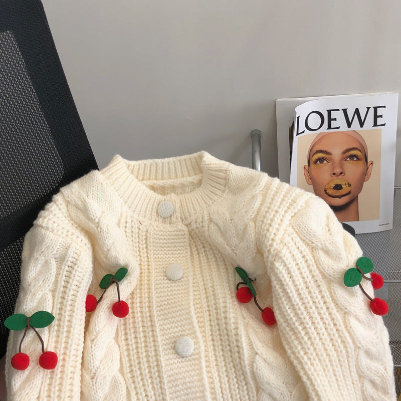 Pull en grosse maille pour femmes avec des appliqués floraux et des détails de boutons Chic und Stil