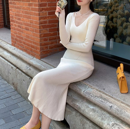 Robe en tricot élégante pour femmes avec décolleté en V et jupe évasée Chic und Stil