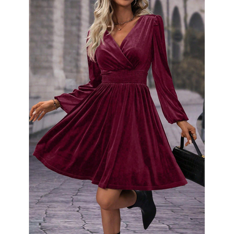 Robe patineuse pour femmes avec élégants fronces et décolleté en V Chic und Stil