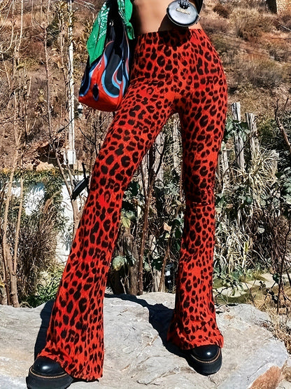 Flared leggings for women with a trendy leopard pattern Chic und Stil