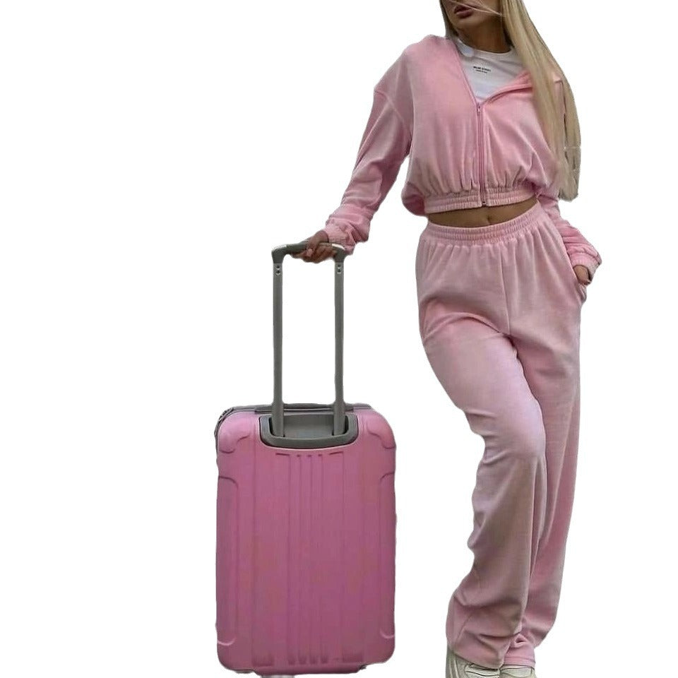 Chic and Style women's cropped sports set with hood and wide pants