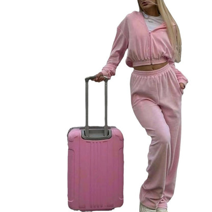 Chic and Style women's cropped sports set with hood and wide pants