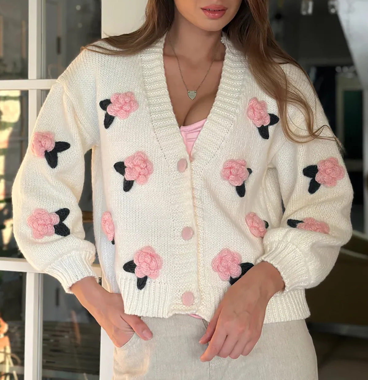 Dames cardigan avec des applications florales et des manches volumineuses Chic und Stil