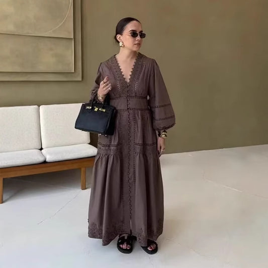 Robe maxi femme avec des détails en volants élégants et un décolleté en V féminin Chic und Stil