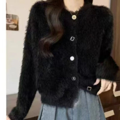 Dames cardigan doux avec boutons et texture en fausse fourrure Chic und Stil