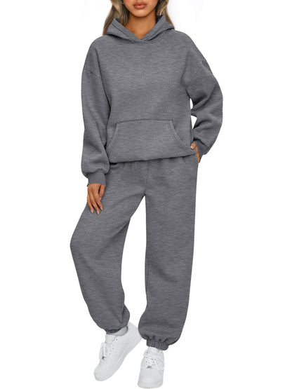 Comfortable women's hoodie and jogger pants set in soft fleece Chic und Stil