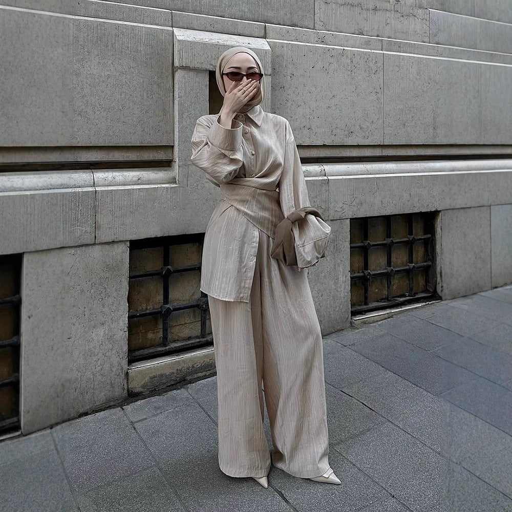 Elegant and fashionable outfit for women with high-waisted pants and shirt Chic und Stil