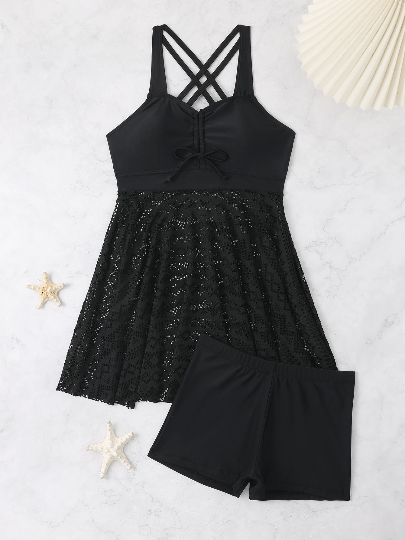 Robe de bain pour dames avec shorts intégrés et détails de bretelles raffinés Chic und Stil