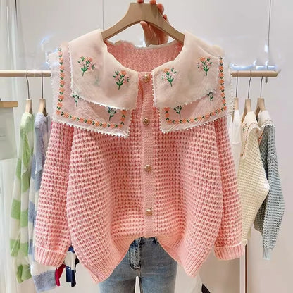 Dames cardigan brodé avec col large Chic und Stil