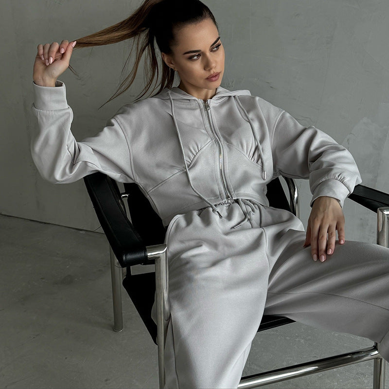 Dames Sweatpants avec hoodie court et coupe ample Chic und Stil