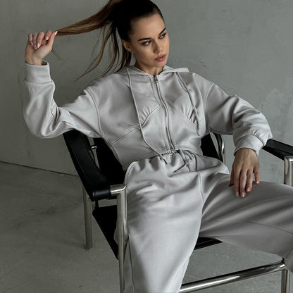 Dames Sweatpants avec hoodie court et coupe ample Chic und Stil