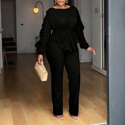 Dames combinaison élégante avec des détails volants et une coupe cintrée Chic und Stil