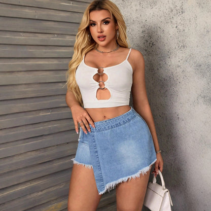 Jupe en jean courte pour femmes avec coupe asymétrique et détails effilochés Chic und Stil