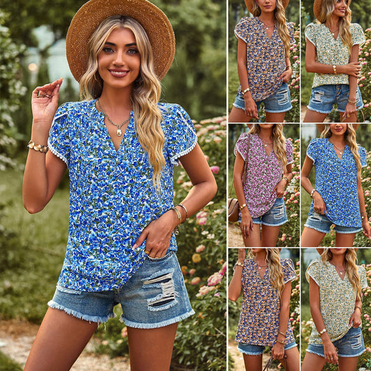 Feminine blouse with floral patterns and ruffle details Chic und Stil