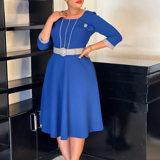 Robe A-ligne pour femme avec ceinture décorative à la taille et détails élégants Chic und Stil