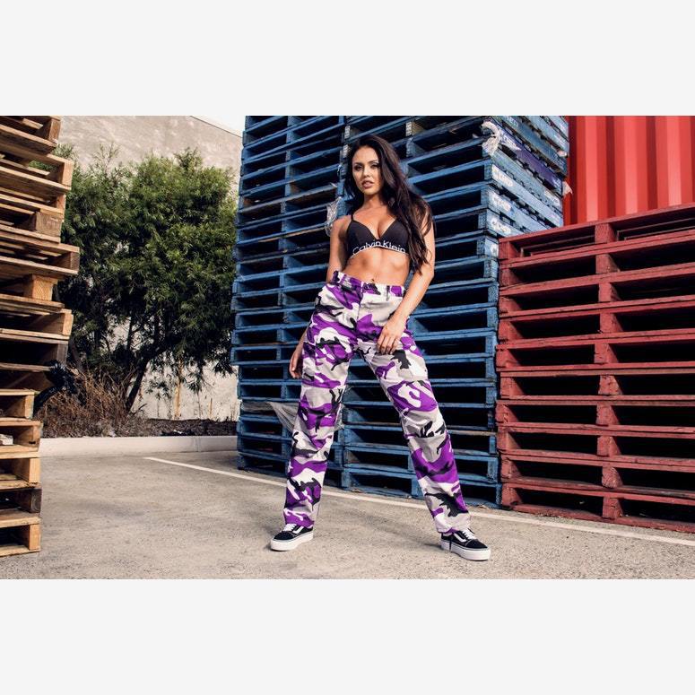 Men's camouflage cargo pants with versatile pockets Chic and Style