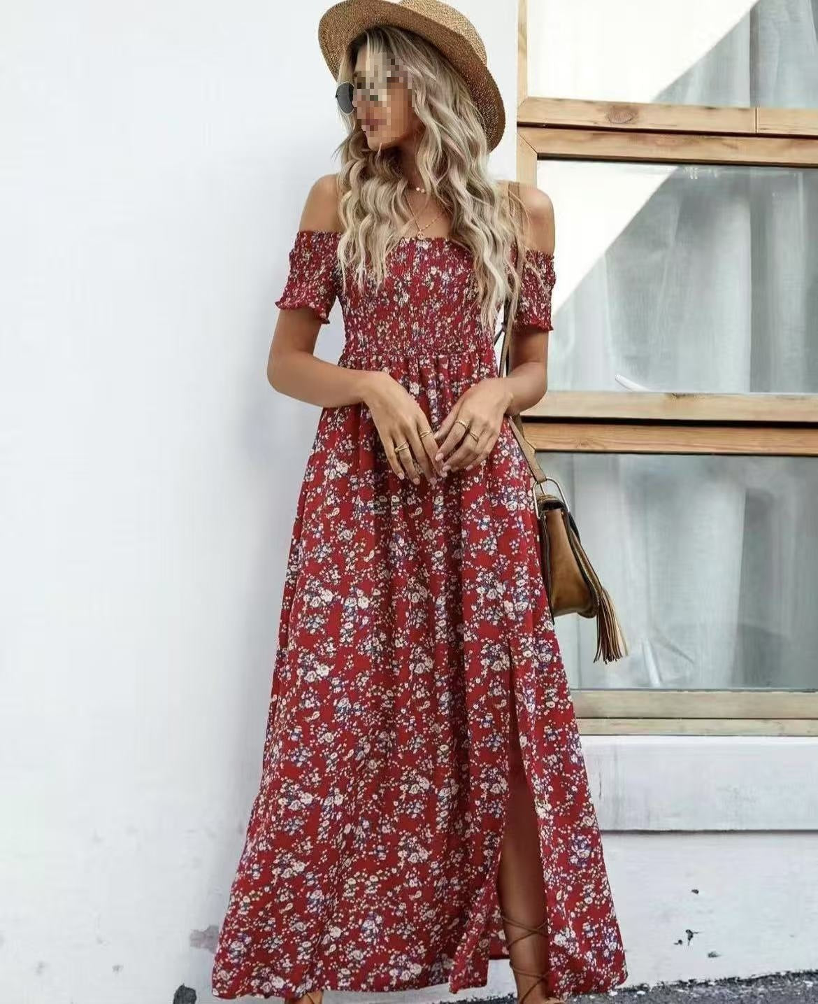 Robe maxi femme avec silhouette décolletée et design floral Chic und Stil
