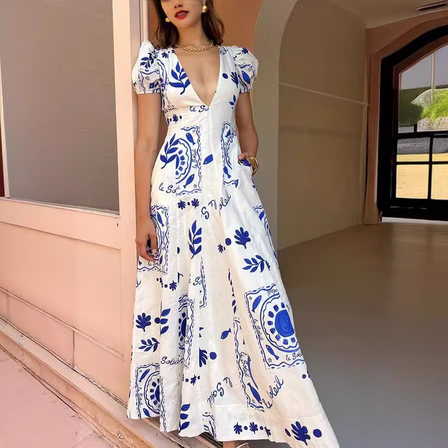 Robe maxi femme avec des manches bouffantes volumineuses et des motifs floraux Chic und Stil