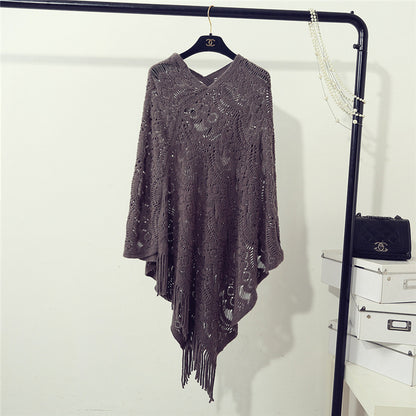 Poncho en tricot pour dames avec des motifs en crochet artistiques et des franges Chic und Stil
