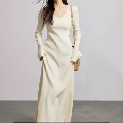 Robe maxi élégante pour femmes avec une fine structure côtelée et un décolleté en V Chic und Stil