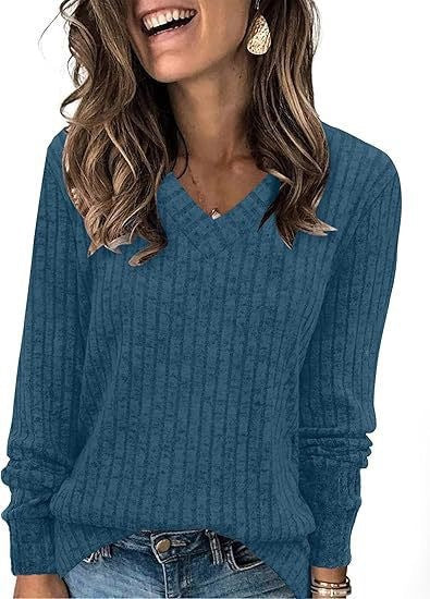 Pull en maille pour femmes avec décolleté en V et design côtelé structuré Chic und Stil