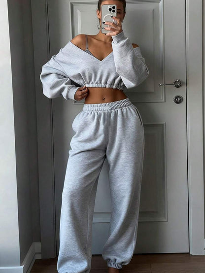 Casual sports jacket for women with crop top and wide pants Chic und Stil