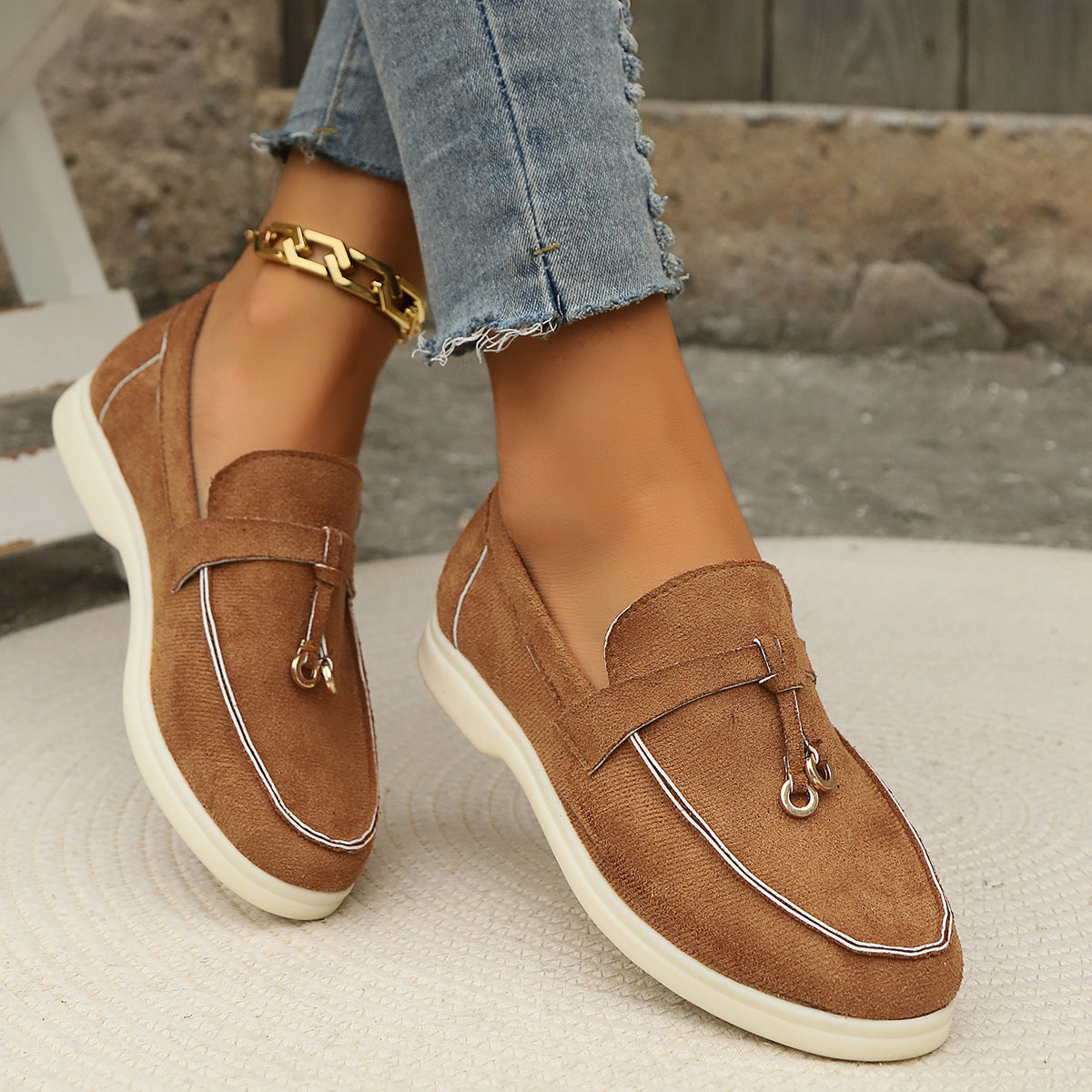 Mocassins pour femmes au design tendance avec des accents dorés Chic und Stil