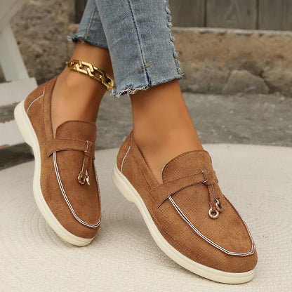 Mocassins pour femmes au design tendance avec des accents dorés Chic und Stil