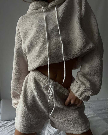 Dames confortable ensemble de hoodie en polaire et de shorts Chic und Stil