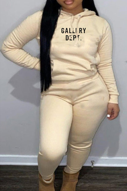 Chic and Style women's urban hoodie set and jogger pants with trendy print