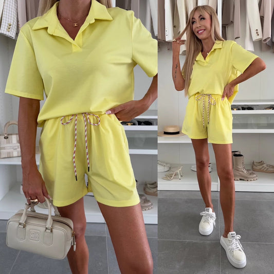 Dames combinaison courte sportive avec col et cordon de taille Chic und Stil