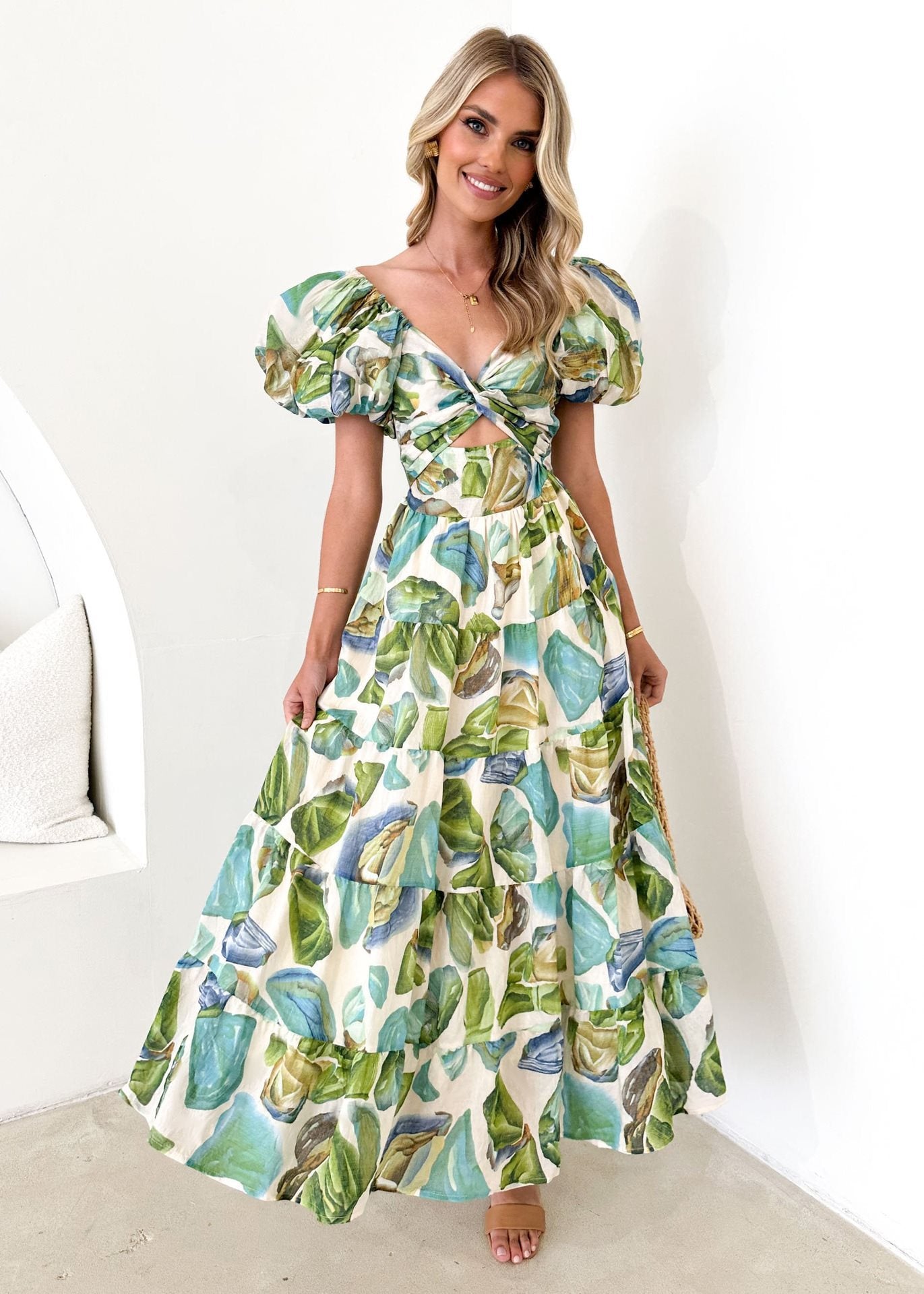 Robe maxi femme avec des manches ballon volumineuses et imprimé floral Chic und Stil