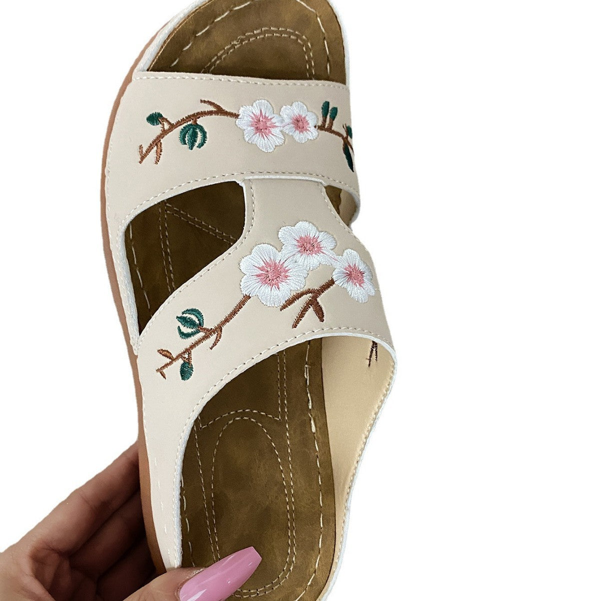 Chaussons confortables pour femmes avec design floral brodé et Semelle anatomique Chic und Stil
