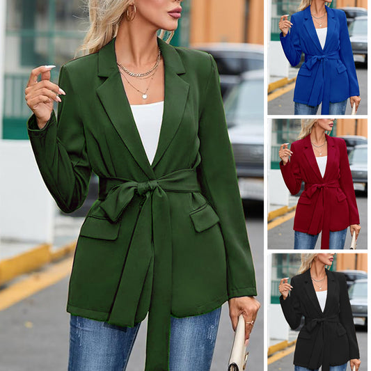 Blazer élégant pour femmes avec ceinture à la taille et poches Chic und Stil
