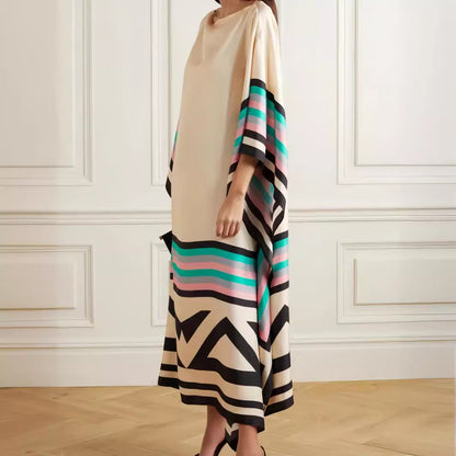Robe maxi aérienne pour femmes avec motif graphique moderne et ourlet asymétrique Chic und Stil