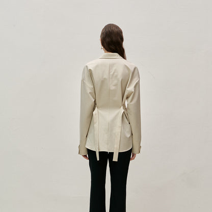 Blouse féminine à la mode avec coupe asymétrique et taille élégante Chic und Stil