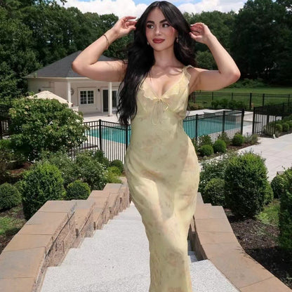 Robe maxi femme avec ornements floraux en dentelle et élégant décolleté en V Chic und Stil
