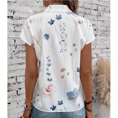 Blouse pour femmes avec motif floral et détail unique de bouton, à manches courtes Chic und Stil