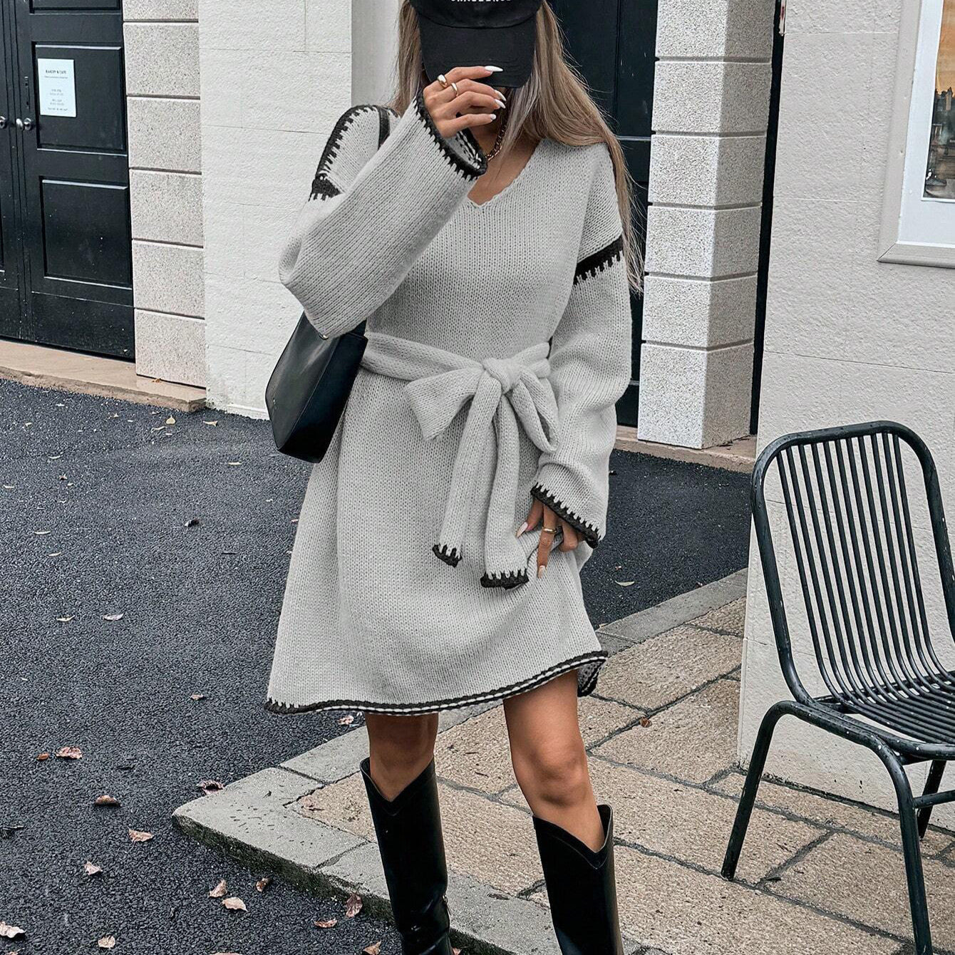 Robe tricotée pour femmes avec ceinture et détails contrastés Chic und Stil