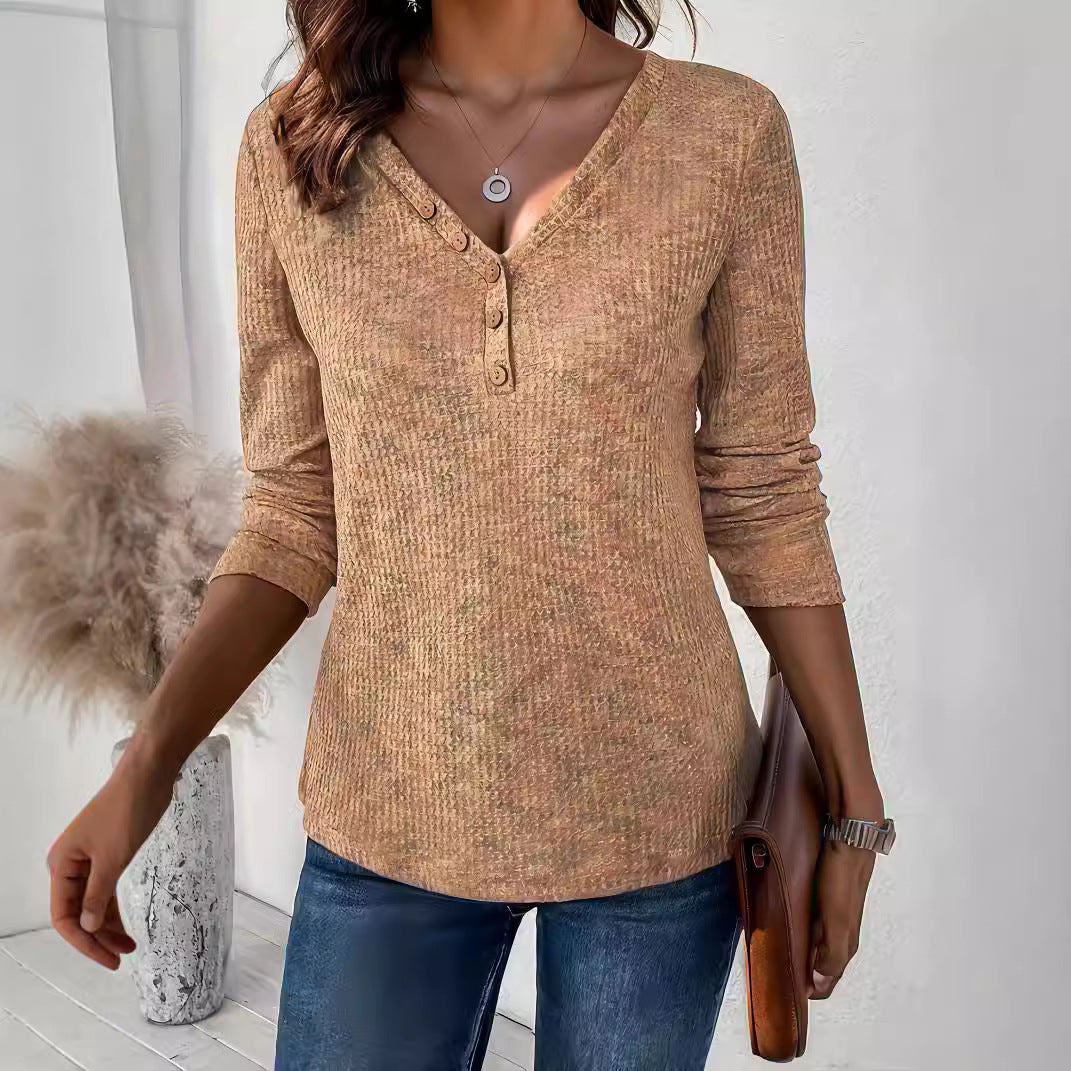 Chemise à manches longues pour femmes avec décolleté texturé et détails de boutons Chic und Stil