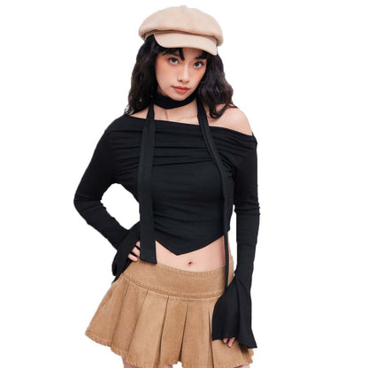 Top court pour femme avec design halter asymétrique et drapés élégants Chic & Stil