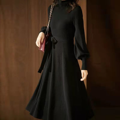 Robe en tricot pour femmes avec col haut et ceinture à la taille Chic und Stil
