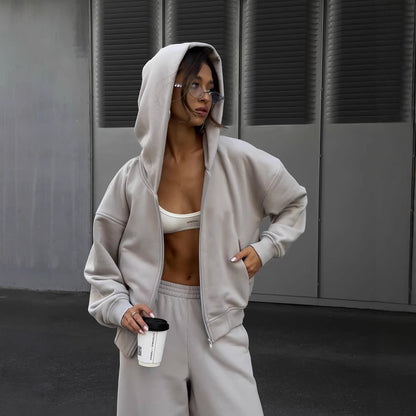 Oversized hooded jacket for women and comfortable jogger pants Chic und Stil