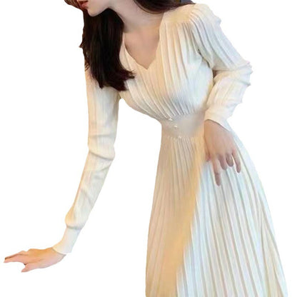 Robe maxi plissée pour dames avec décolleté en V et accentuation élégante de la taille Chic und Stil
