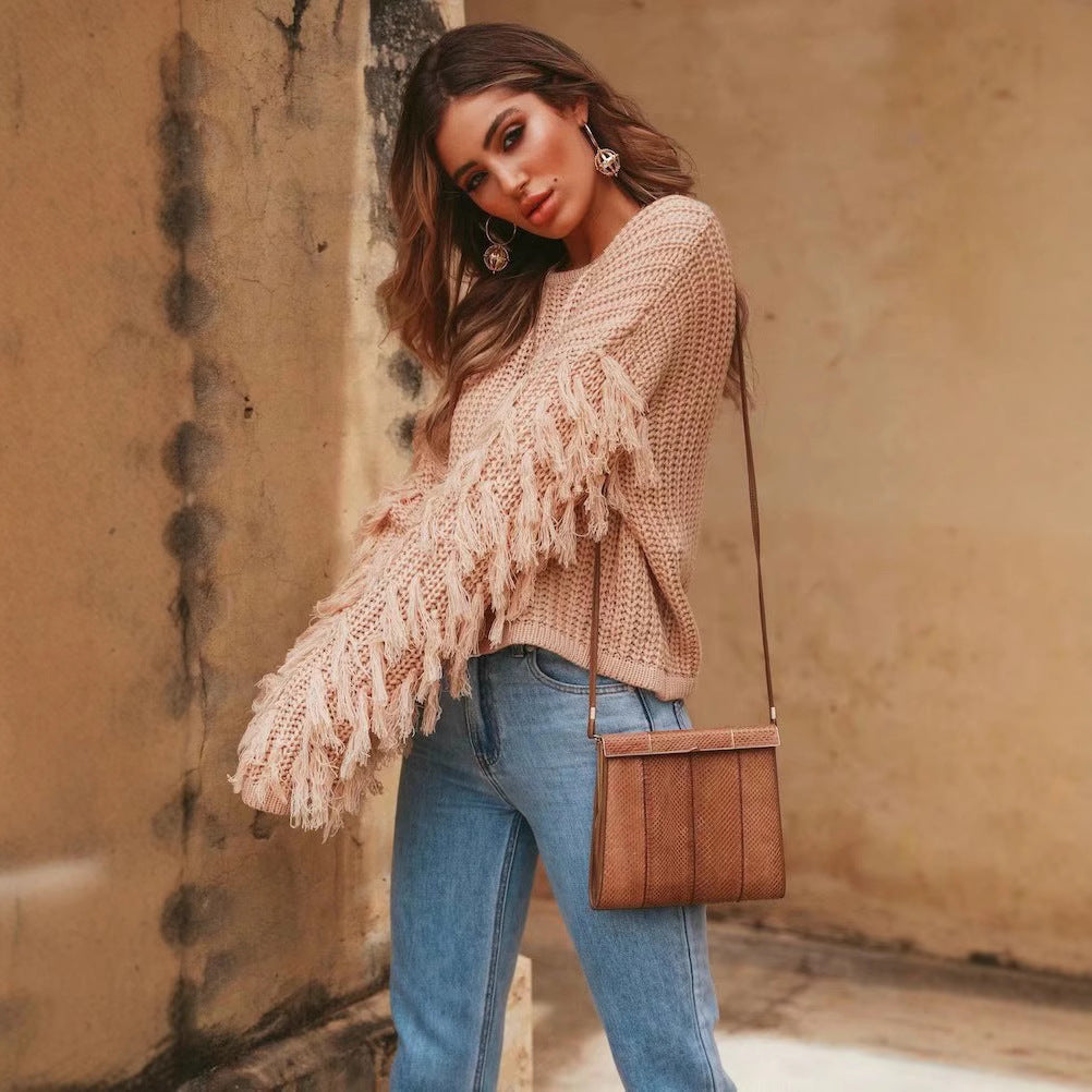 Pull en tricot à la mode pour femmes avec des manches frangées et un motif texturé particulier Chic und Stil