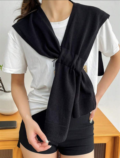 Trendy knitted scarf for women with bow detail Chic und Stil