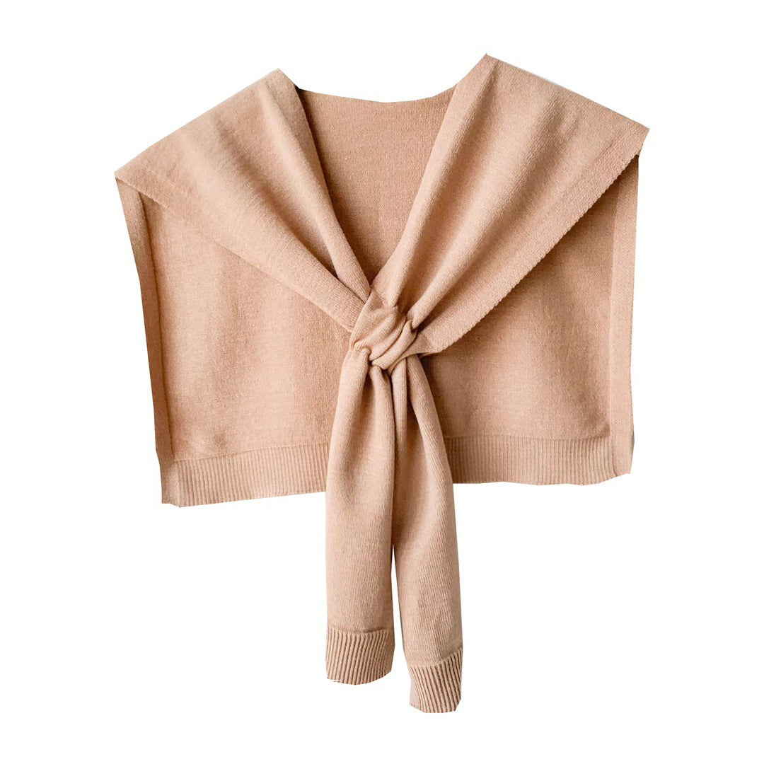 Trendy knitted scarf for women with bow detail Chic und Stil